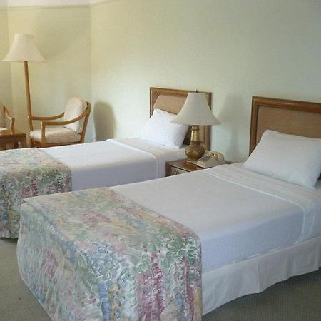 Palmeraie Beach Hotel, Rayong Ban Ang Екстериор снимка