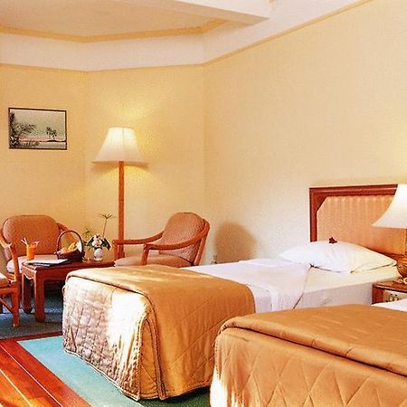 Palmeraie Beach Hotel, Rayong Ban Ang Екстериор снимка