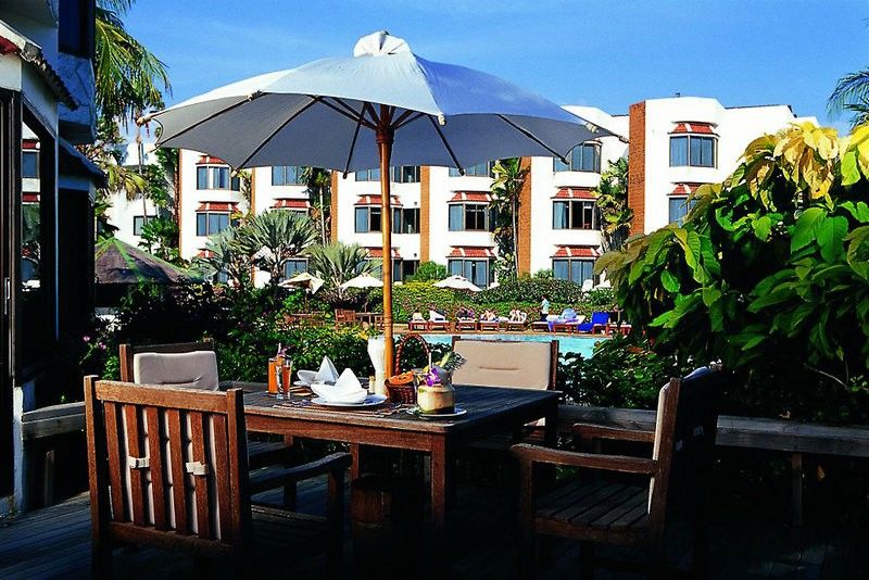 Palmeraie Beach Hotel, Rayong Ban Ang Екстериор снимка